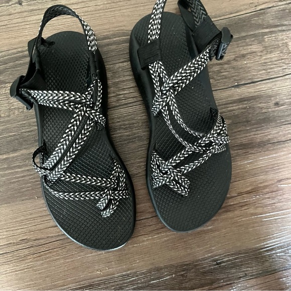 Chaco Sandals Women's 10 ZX/2 Black Striped Double Strap Adjustable Gorpcore - Picture 2 of 7